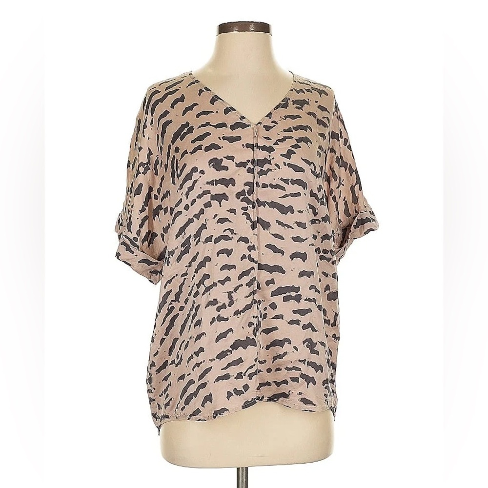 CAbi v-neck 💯 silk animal print top M